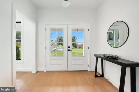 Entry Way - 8118 Drayton Ln, Springfield, VA 22151 photo 3 of 12