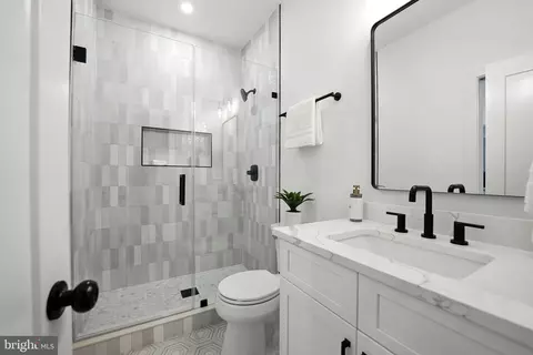 Bath - 8118 Drayton Ln, Springfield, VA 22151 photo 9 of 10