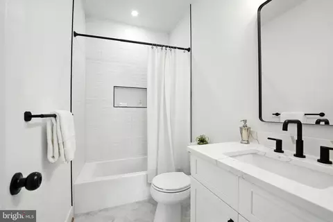 Bath - 8118 Drayton Ln, Springfield, VA 22151 photo 10 of 10