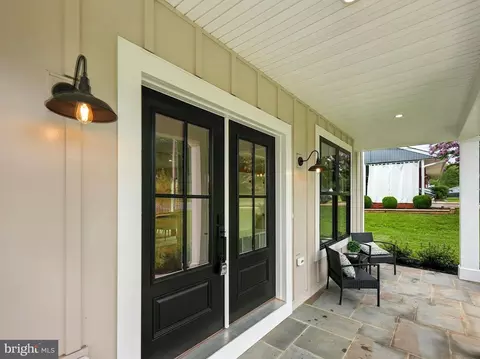 Exterior - 8118 Drayton Ln, Springfield, VA 22151 photo 3 of 6