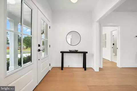 Entry Way - 8118 Drayton Ln, Springfield, VA 22151 photo 2 of 12