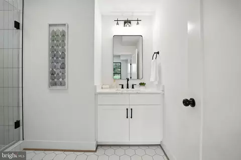 Bath - 8118 Drayton Ln, Springfield, VA 22151 photo 2 of 10