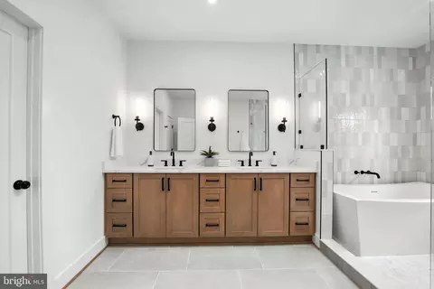 Bath - 8118 Drayton Ln, Springfield, VA 22151 photo 7 of 10