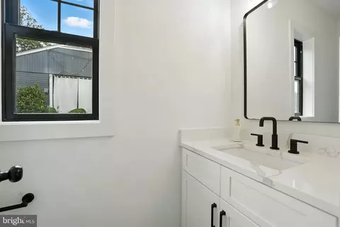Bath - 8118 Drayton Ln, Springfield, VA 22151 photo 1 of 10