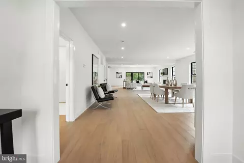 Entry Way - 8118 Drayton Ln, Springfield, VA 22151 photo 1 of 12