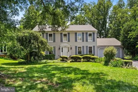 3523 Majestic Pine Ln, Fairfax, VA 22033
