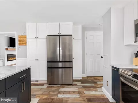 8490 Magic Tree Ct, Springfield, VA 22153 photo 14