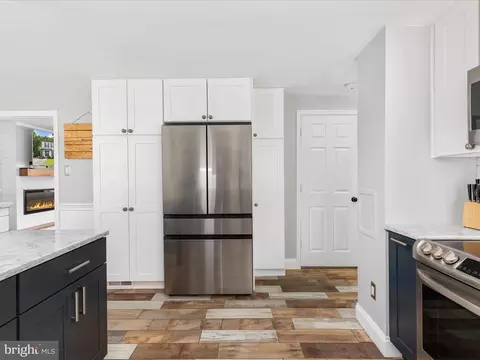 8490 Magic Tree Ct, Springfield, VA 22153 photo 13