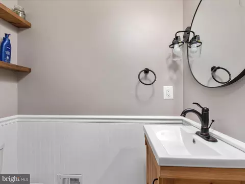 8490 Magic Tree Ct, Springfield, VA 22153 photo 19