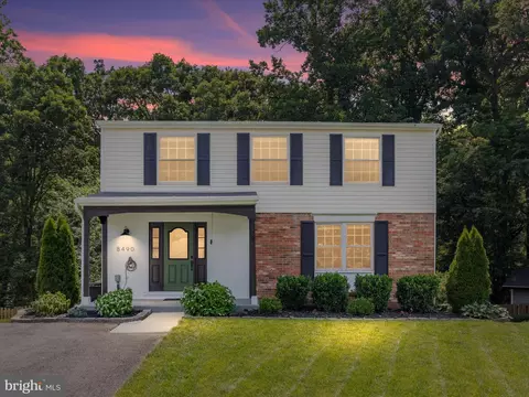 8490 Magic Tree Ct, Springfield, VA 22153 photo 2
