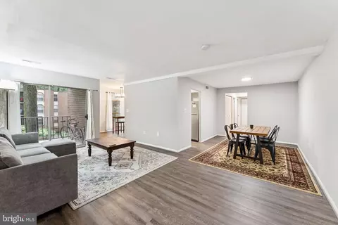 3376 Woodburn Rd #23, Annandale, VA 22003