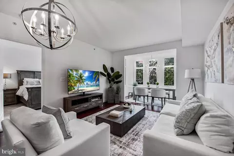 8220 Crestwood Heights Dr #314, Mclean, VA 22102