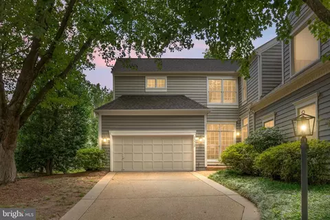 11415 Hollow Timber Ct, Reston, VA 20194