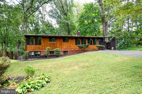 3321 Hartwell Ct, Falls Church, VA 22042
