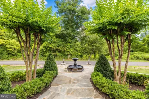 Exterior - 6318 Georgetown Pike, Mclean, VA 22101 photo 4 of 11