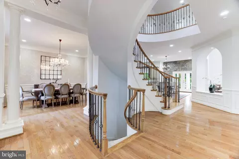 Entry Way - 6318 Georgetown Pike, Mclean, VA 22101 photo 2 of 4