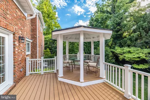 Exterior - 6318 Georgetown Pike, Mclean, VA 22101 photo 9 of 11