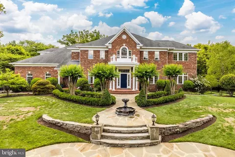Exterior - 6318 Georgetown Pike, Mclean, VA 22101 photo 2 of 11
