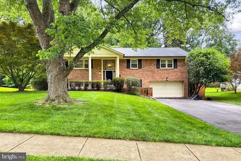 6623 Kennedy Ln, Falls Church, VA 22042