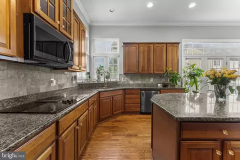 Kitchen - 9958 E Hill Dr, Lorton, VA 22079 photo 2 of 4