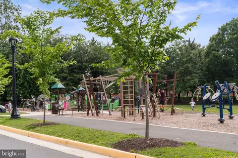 View/Area - 9958 E Hill Dr, Lorton, VA 22079 photo 3 of 5