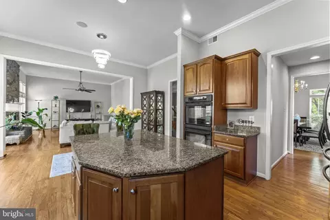 Kitchen - 9958 E Hill Dr, Lorton, VA 22079 photo 3 of 4