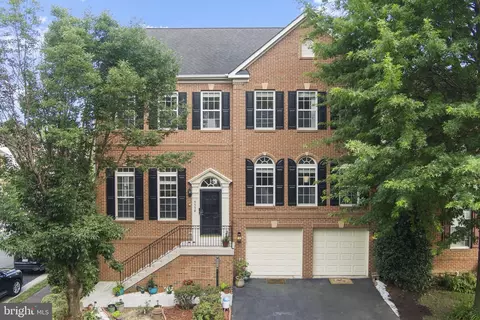 9958 E Hill Dr, Lorton, VA 22079