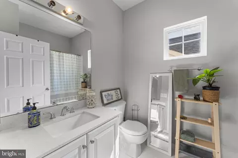 Bath - 9958 E Hill Dr, Lorton, VA 22079 photo 3 of 5