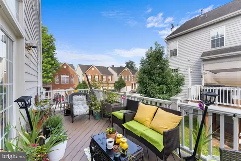 Exterior - 9958 E Hill Dr, Lorton, VA 22079 photo 4 of 4