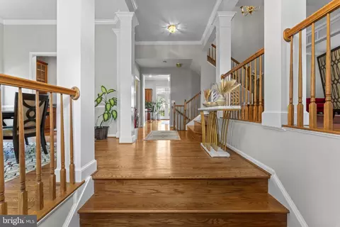 Entry Way - 9958 E Hill Dr, Lorton, VA 22079 photo 2 of 8
