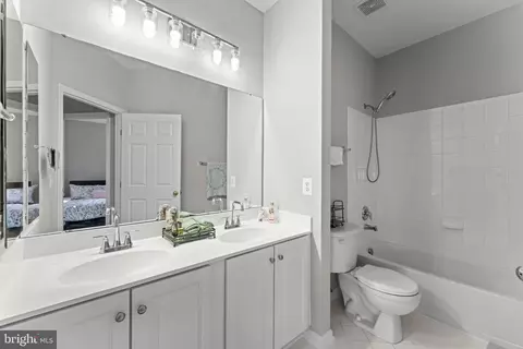Bath - 9958 E Hill Dr, Lorton, VA 22079 photo 4 of 5