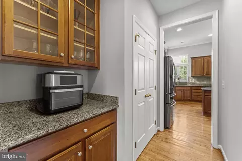 Entry Way - 9958 E Hill Dr, Lorton, VA 22079 photo 4 of 8