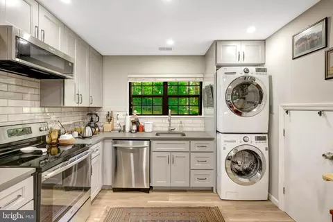 2045 Headlands Cir, Reston, VA 20191 photo 22
