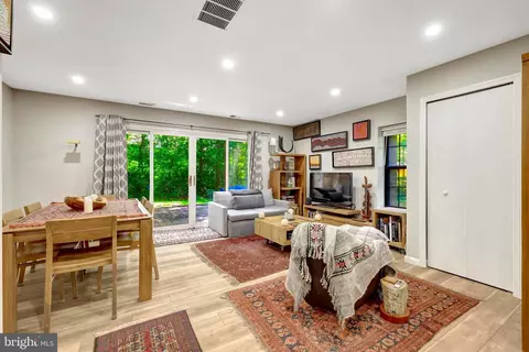 2045 Headlands Cir, Reston, VA 20191 photo 18
