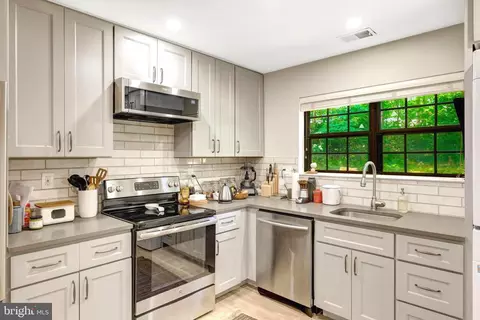 2045 Headlands Cir, Reston, VA 20191 photo 21