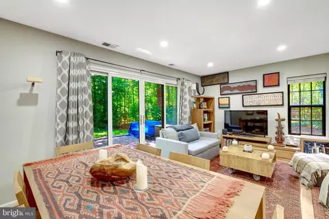 2045 Headlands Cir, Reston, VA 20191 photo 19