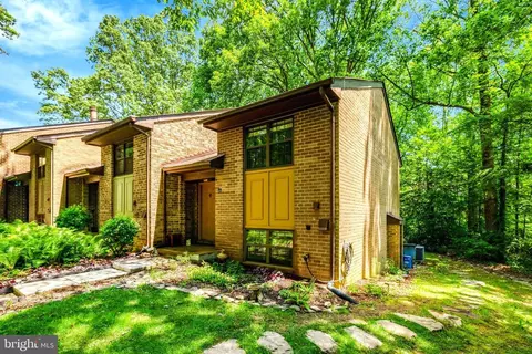 2045 Headlands Cir, Reston, VA 20191 photo 4