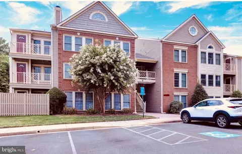 12012 Ridge Knoll Dr #7, Fairfax, VA 22033