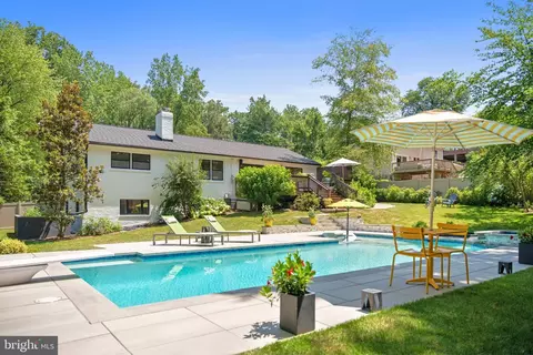 6219 Beachway Dr, Falls Church, VA 22041