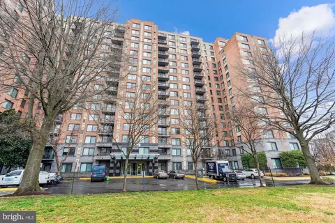 2451 Midtown Ave #1323, Alexandria, VA 22303