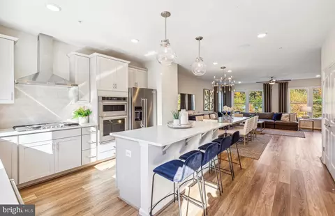 3929 Walnut St, Fairfax, VA 22030 photo 4