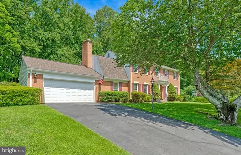 1202 Forestville Dr, Great Falls, VA 22066