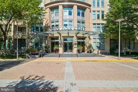 8220 Crestwood Heights Dr #1217, Mclean, VA 22102