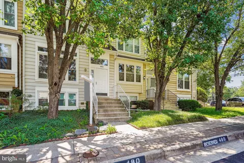482 Virginia Ave, Herndon, VA 20170