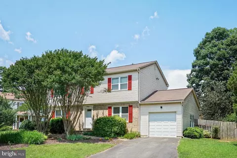 7966 Arden Ct, Dunn Loring, VA 22027