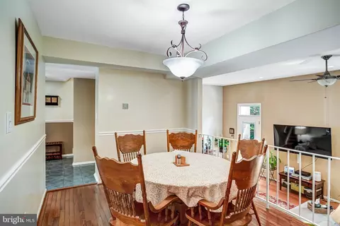 8330 Uxbridge Ct, Springfield, VA 22151 photo 8