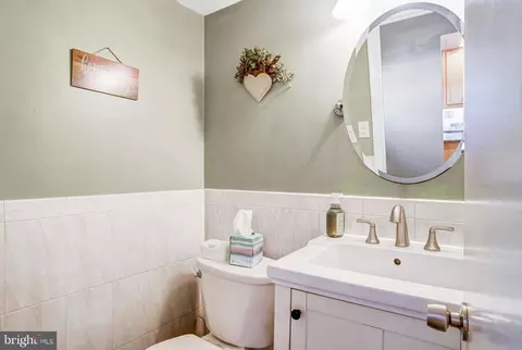 8330 Uxbridge Ct, Springfield, VA 22151 photo 9