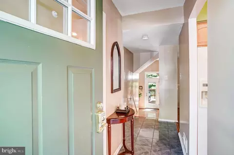8330 Uxbridge Ct, Springfield, VA 22151 photo 3