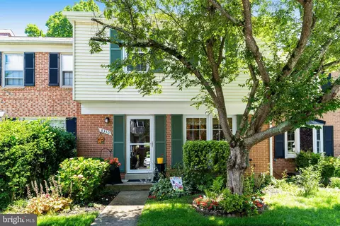 8330 Uxbridge Ct, Springfield, VA 22151