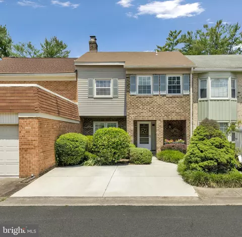 1013 Moorefield Hill Grv SW, Vienna, VA 22180